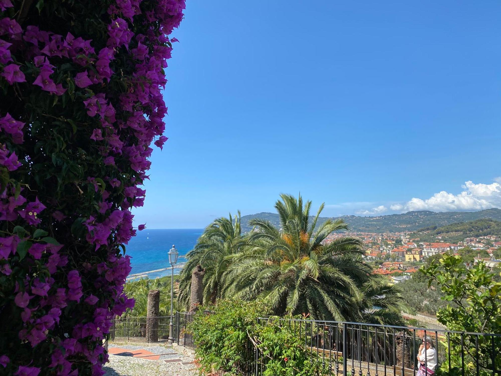 La Finestra Sul Borgo Bed & Breakfast Cervo Dış mekan fotoğraf