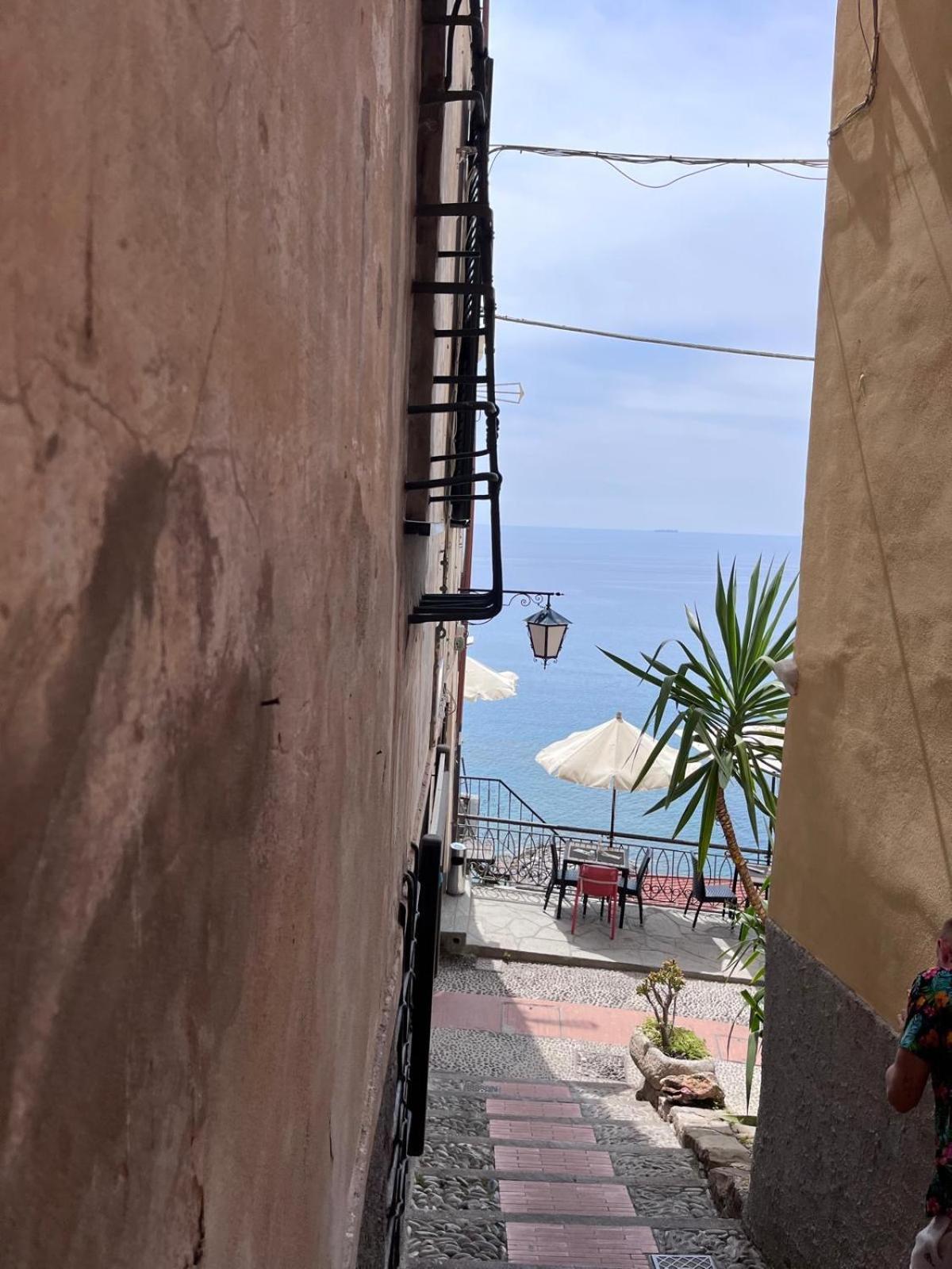 La Finestra Sul Borgo Bed & Breakfast Cervo Dış mekan fotoğraf