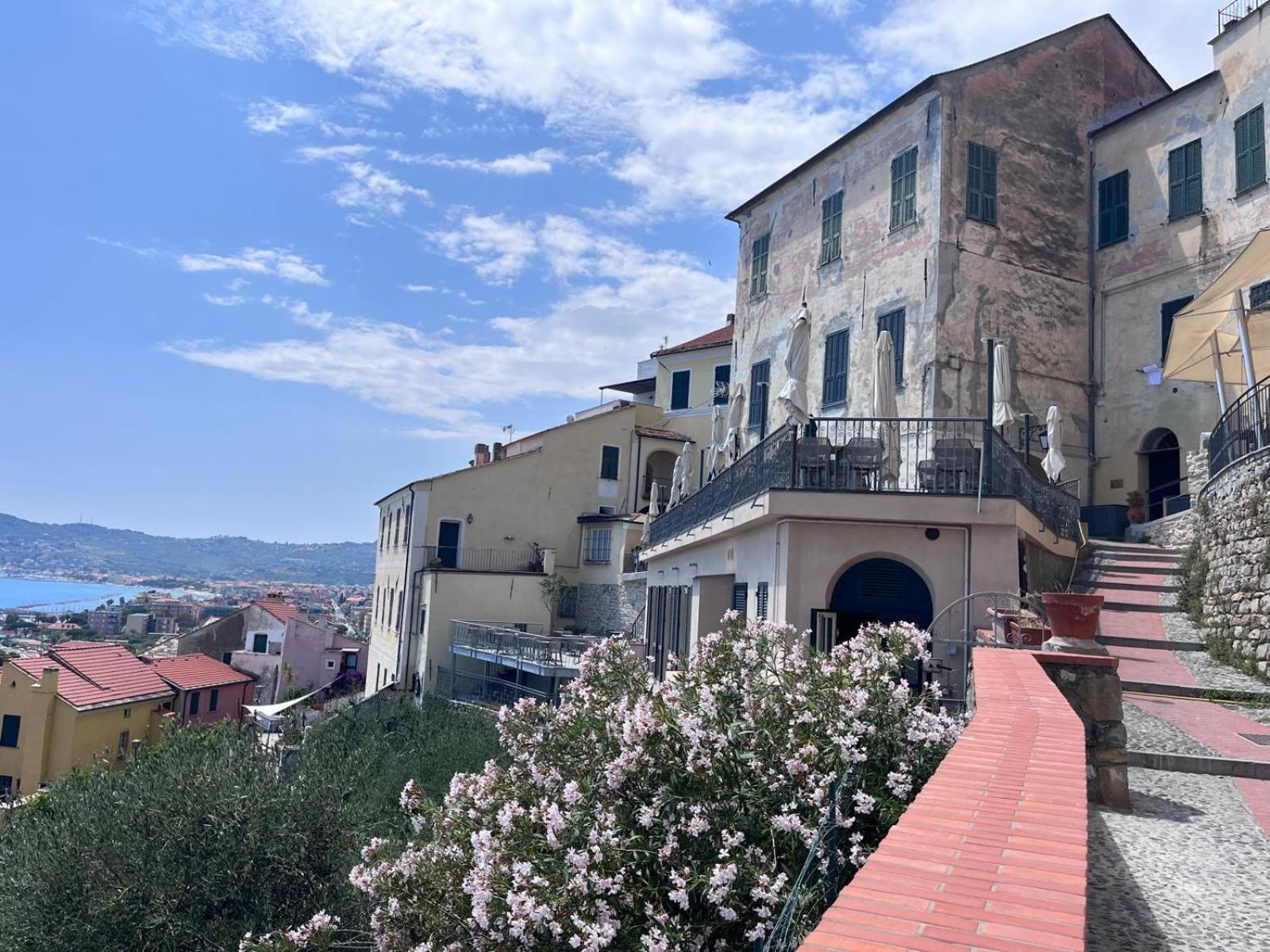 La Finestra Sul Borgo Bed & Breakfast Cervo Dış mekan fotoğraf
