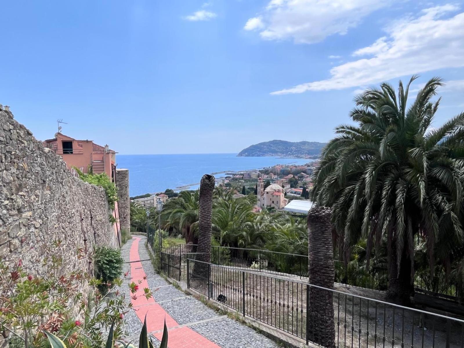 La Finestra Sul Borgo Bed & Breakfast Cervo Dış mekan fotoğraf