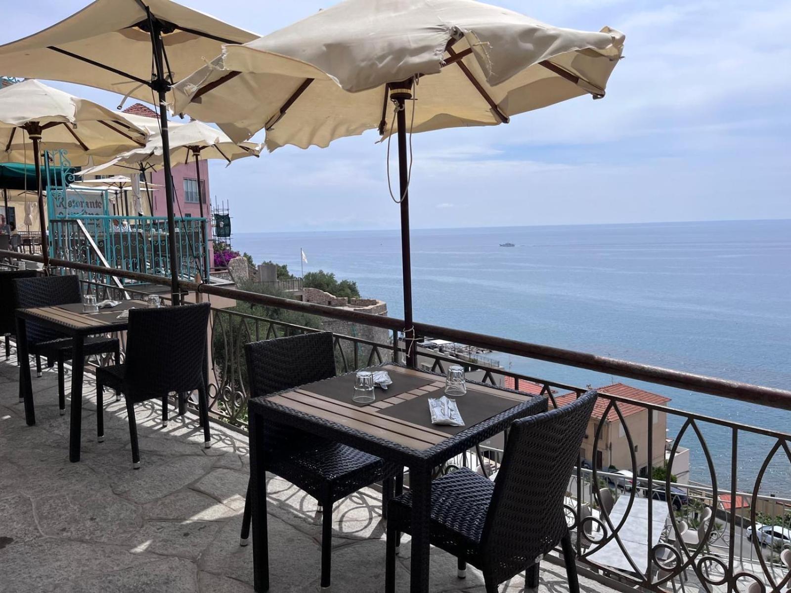 La Finestra Sul Borgo Bed & Breakfast Cervo Dış mekan fotoğraf